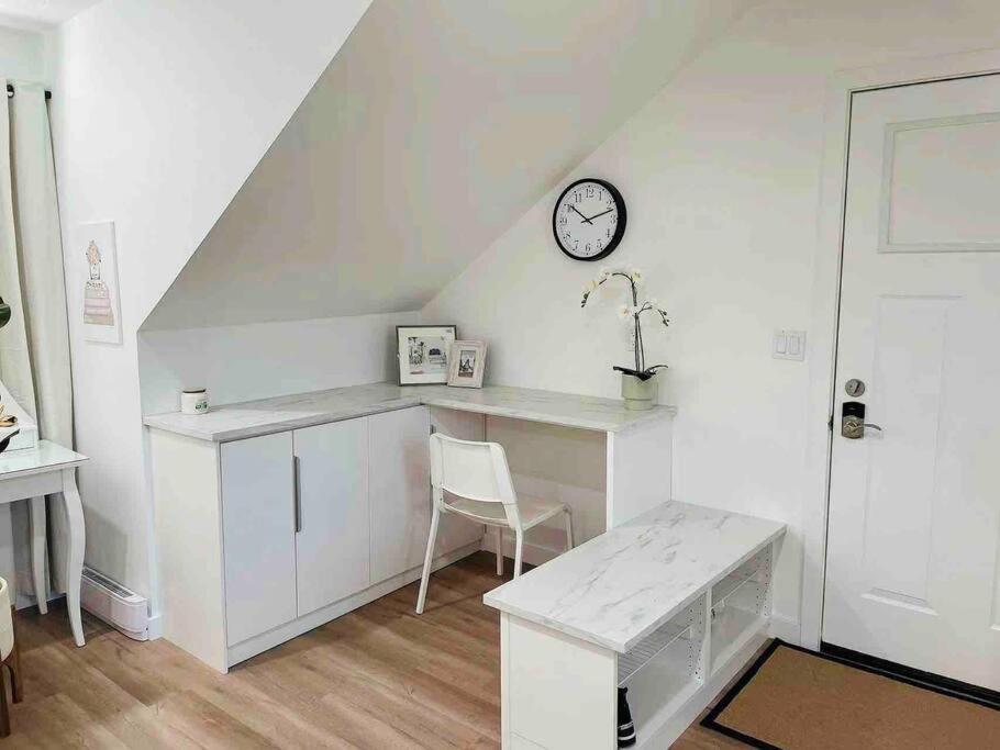 Stylish Cozy One Bedroom Studio With Free Parking Victoria Zewnętrze zdjęcie